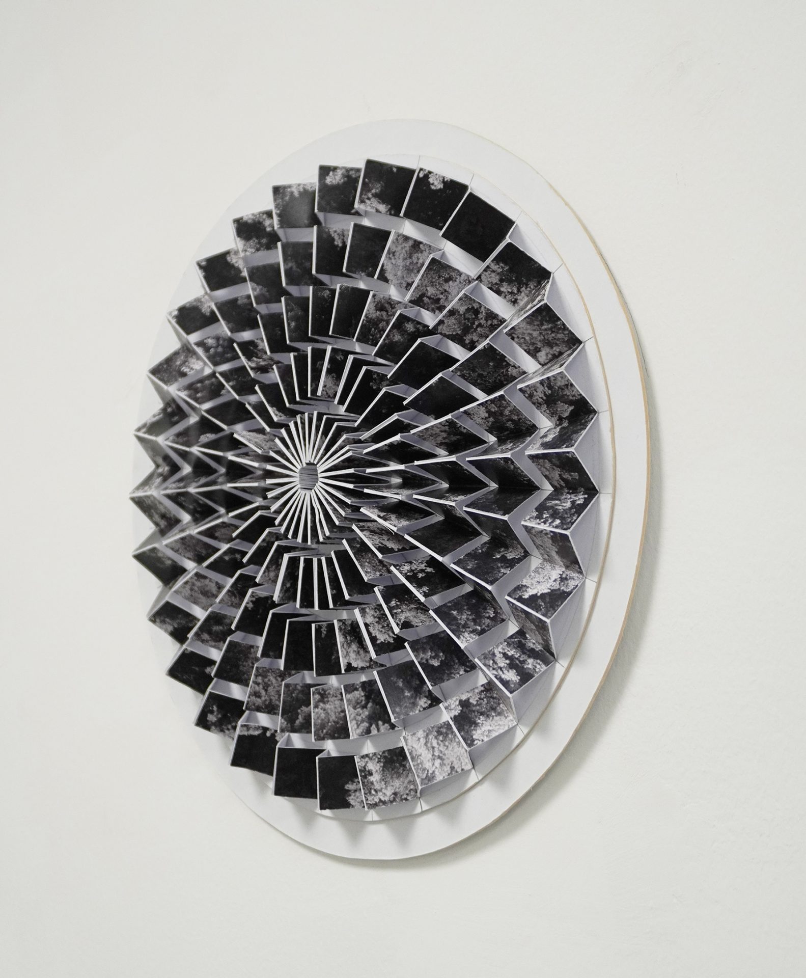 Paper Model no41 / digital print, card / 30x30cm
.