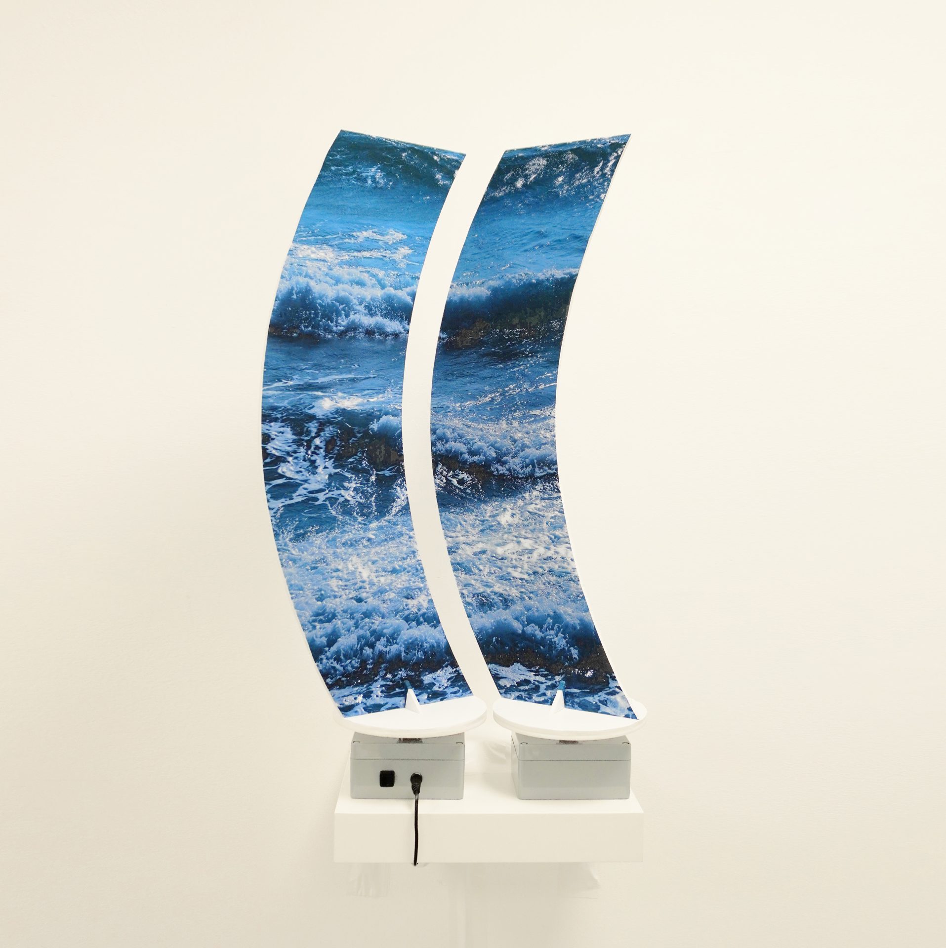 The Floating Landscape / rotating mechanism, digital print mounted on foam / 60x30x30cm
.